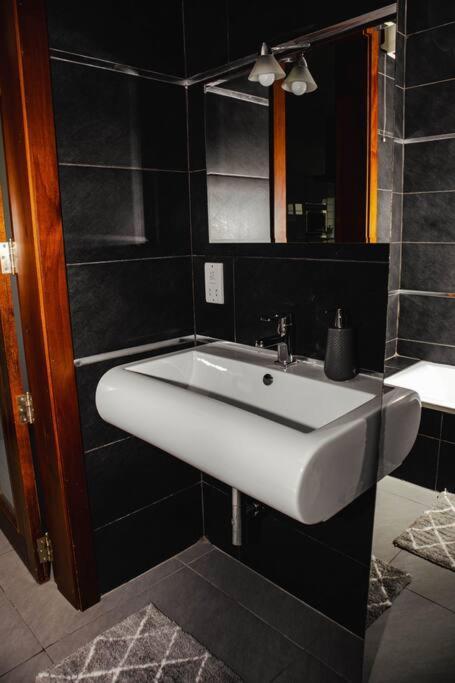 Seafront Two Bedroom Apartment St. Julian's Zewnętrze zdjęcie
