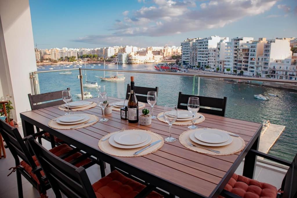 Seafront Two Bedroom Apartment St. Julian's Zewnętrze zdjęcie